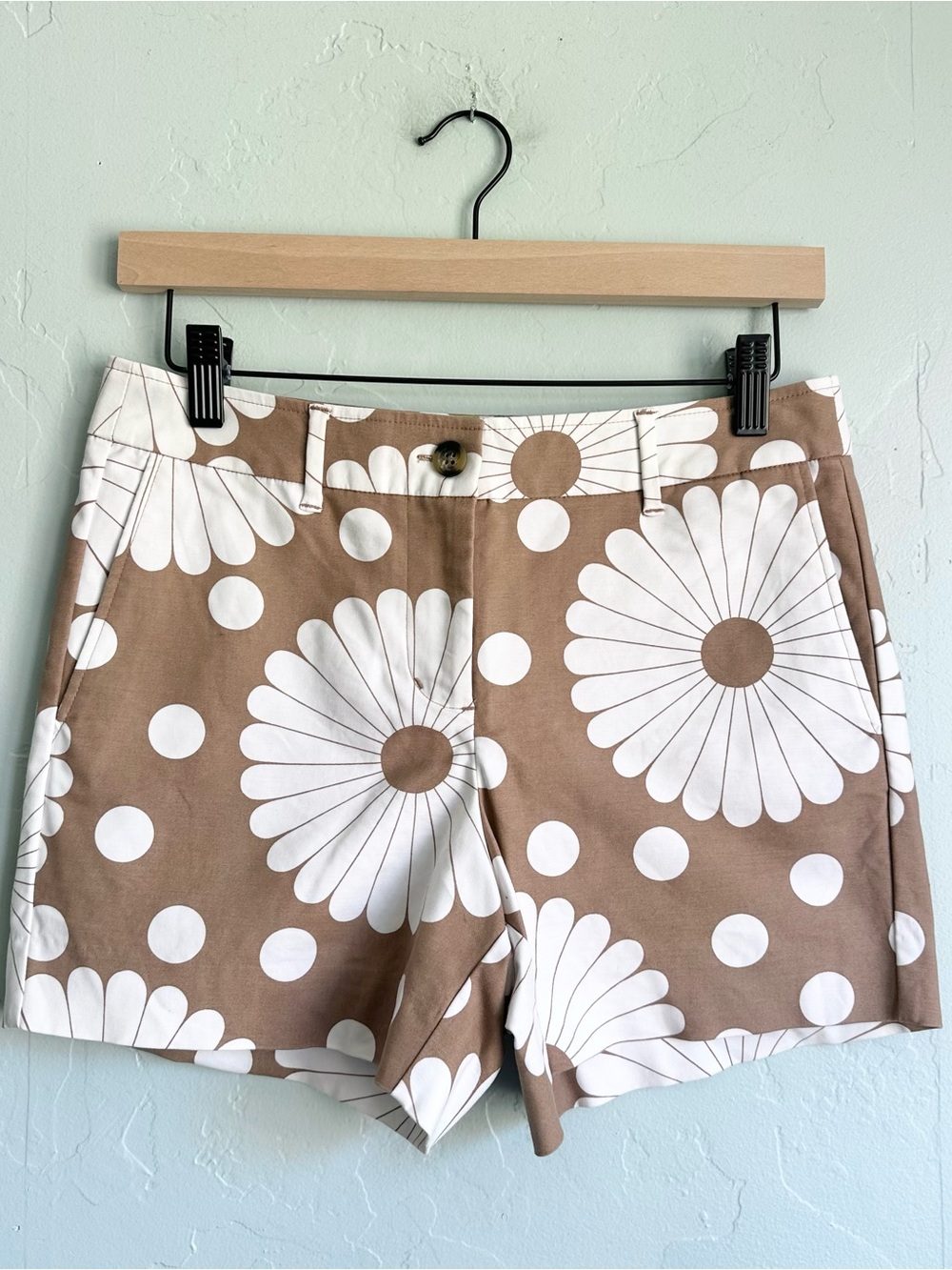 Boden Floral Daisy-Print Cotton Preppy Chino Shorts Women's Size 4 EUC Tan White